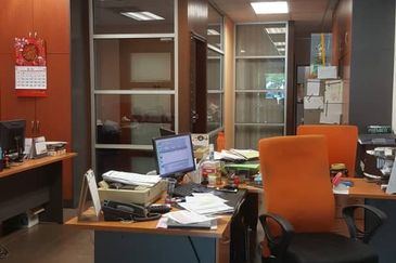 Nice Renovation Ground Floor Shop Lot For Rent 