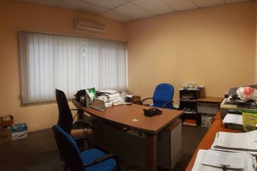 Nice Renovation Ground Floor Shop Lot For Rent 