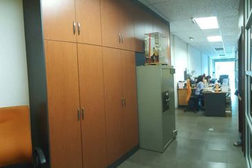 Nice Renovation Ground Floor Shop Lot For Rent 