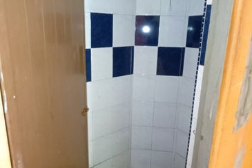 Tasek Facing main road shop For Sale and Rent 