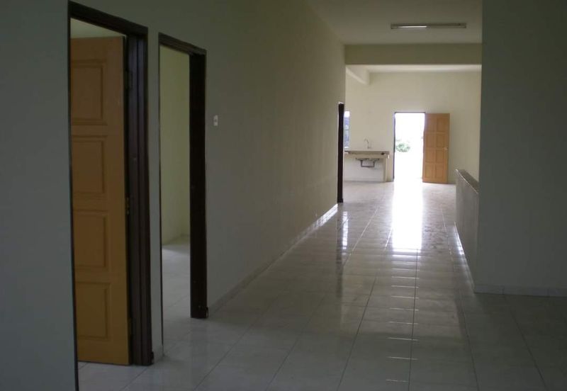 Guntong Good Condition 1st Floor Shop for Rent 