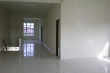 Guntong Good Condition 1st Floor Shop for Rent 