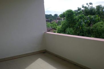 Guntong Good Condition 1st Floor Shop for Rent 