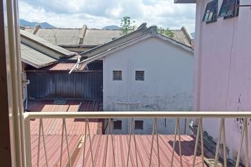 Persiaran Greenhill, Kampung Jawa