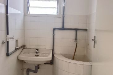 Persiaran Greenhill, Kampung Jawa