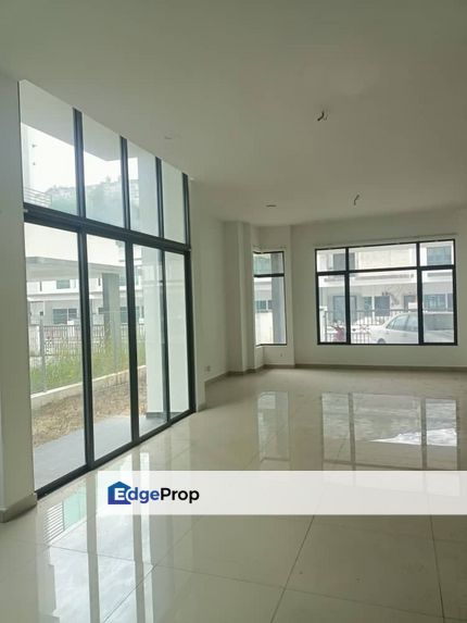 Semi-D 3 storey Puncak Saujana Kajang, Selangor, Kajang