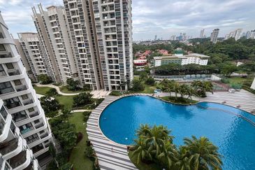 Baypoint @ Country Garden Danga Bay