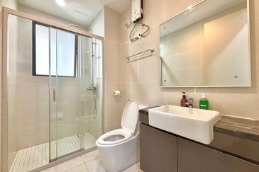 Baypoint @ Country Garden Danga Bay