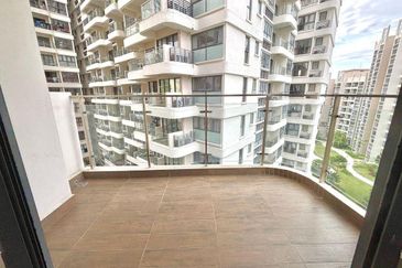 Baypoint @ Country Garden Danga Bay