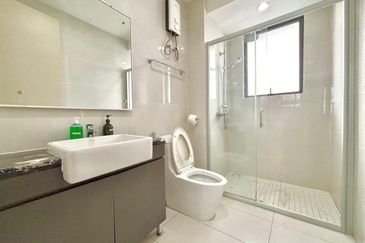 Baypoint @ Country Garden Danga Bay