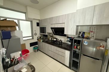 D'Summit Residences @ Kempas Utama