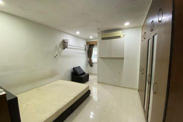 Bangunan Duta Impian (The Embassy Suites)