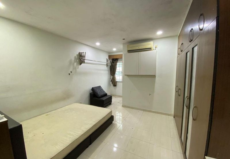 Bangunan Duta Impian (The Embassy Suites)