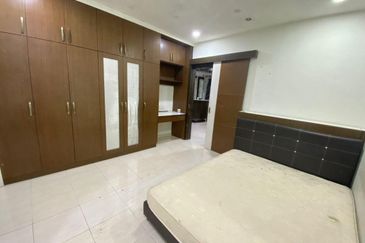 Bangunan Duta Impian (The Embassy Suites)