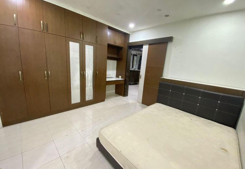 Bangunan Duta Impian (The Embassy Suites)