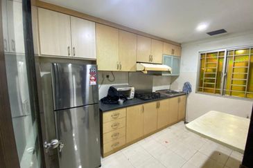 Bangunan Duta Impian (The Embassy Suites)