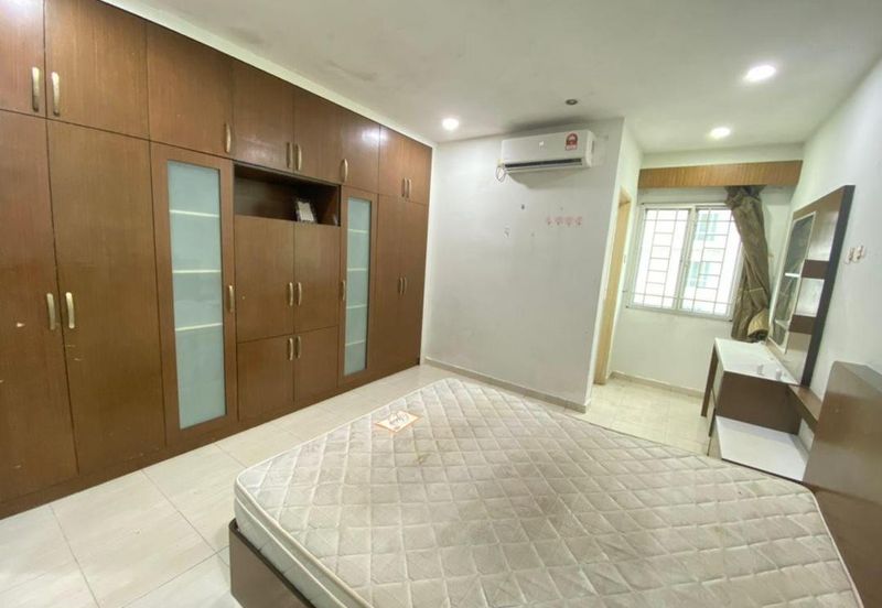 Bangunan Duta Impian (The Embassy Suites)