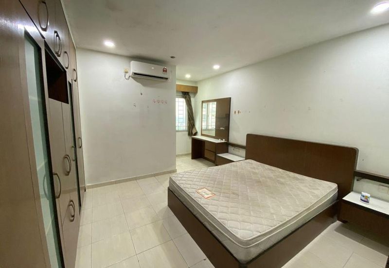 Bangunan Duta Impian (The Embassy Suites)