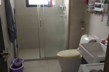 Baypoint @ Country Garden Danga Bay