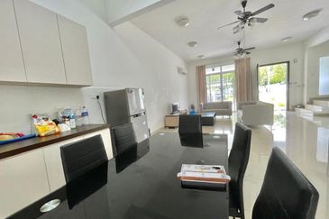 Double Storey SuperLink in Horizon Hills @ The Greens for Sale