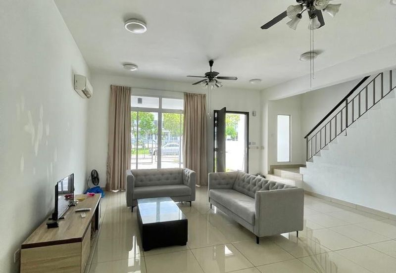 Double Storey SuperLink in Horizon Hills @ The Greens for Sale