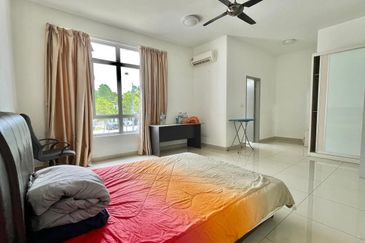 Double Storey SuperLink in Horizon Hills @ The Greens for Sale