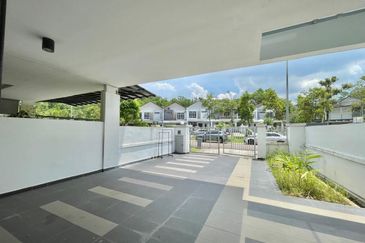 Double Storey SuperLink in Horizon Hills @ The Greens for Sale