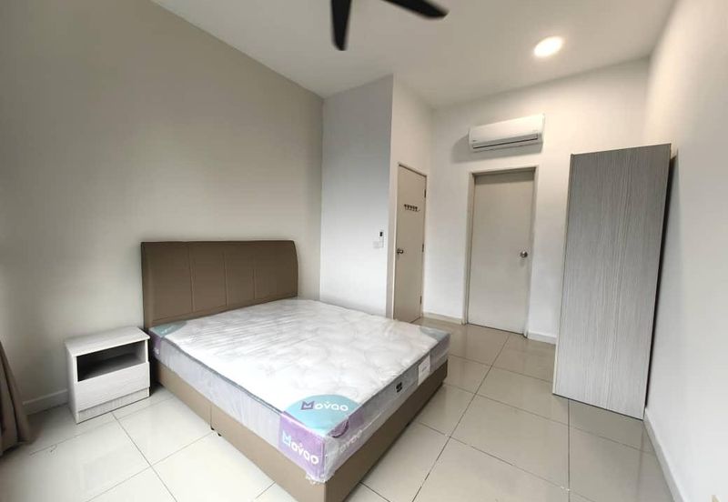 Dedaun Hijau (Greenfield Regency)