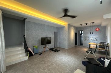 Jalan Setia Tropika 4/18