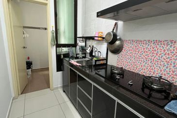 D'Summit Residences @ Kempas Utama