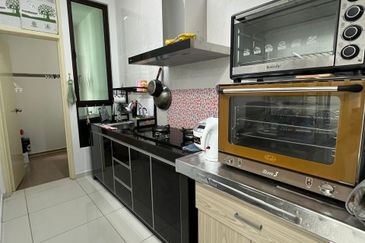 D'Summit Residences @ Kempas Utama