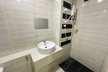 D'Summit Residences @ Kempas Utama