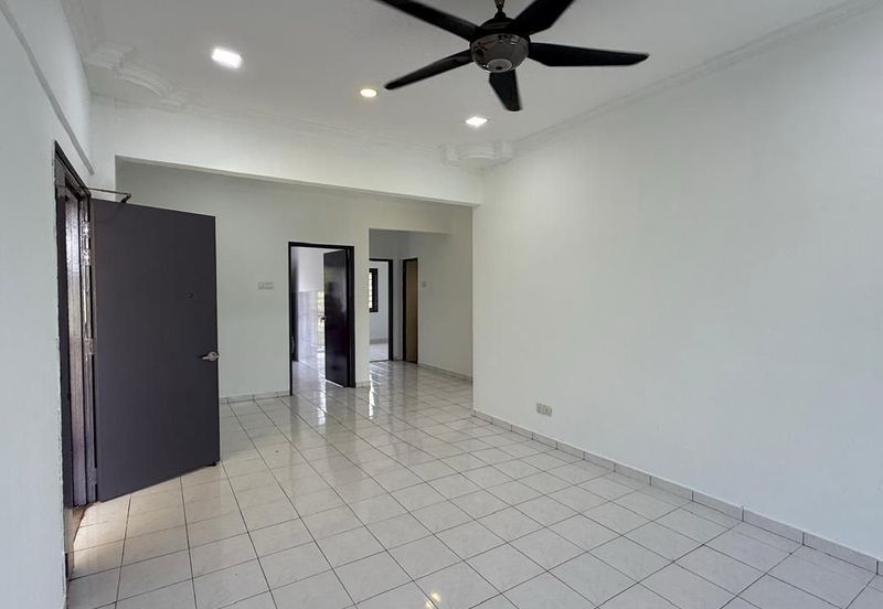 Lily & Jasmine Apartment