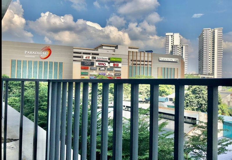 Dedaun Hijau (Greenfield Regency)