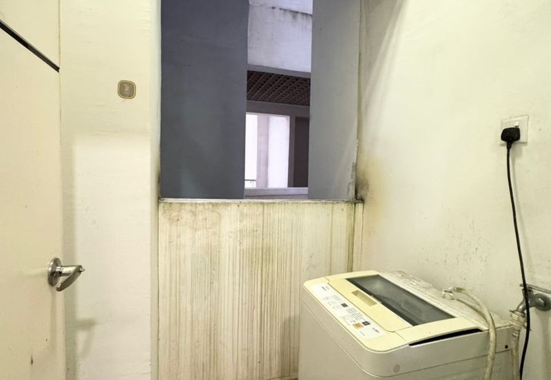 1Medini & Medini Signature