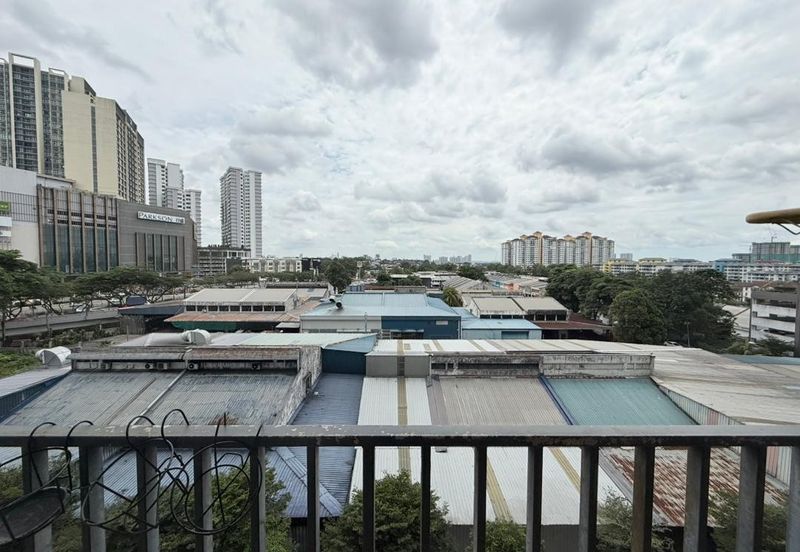 Dedaun Hijau (Greenfield Regency)