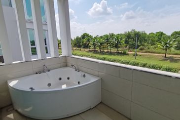 Isola Villa @ Senibong Cove