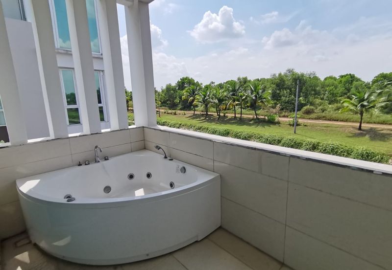 Isola Villa @ Senibong Cove