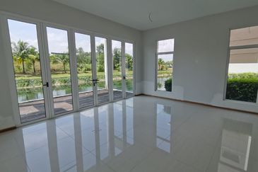 Isola Villa @ Senibong Cove