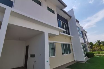 Isola Villa @ Senibong Cove