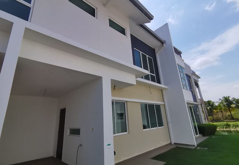 Isola Villa @ Senibong Cove