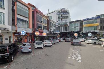 Jalan Austin Heights