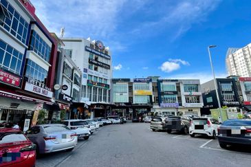 Jalan Austin Heights