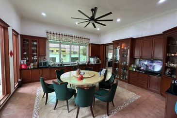 Stulang Laut / Darat