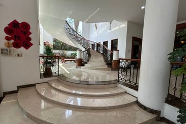 Stulang Laut / Darat