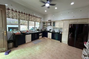 Stulang Laut / Darat