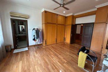 Stulang Laut / Darat