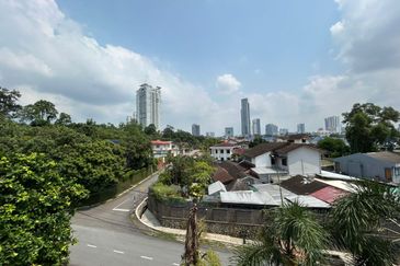 Stulang Laut / Darat