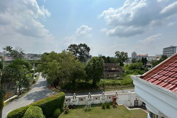 Stulang Laut / Darat