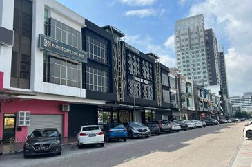 Jalan Austin Heights